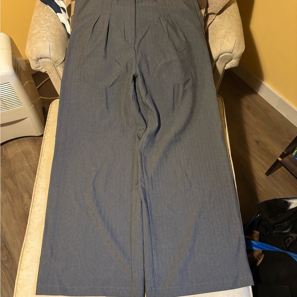 Elegant Women's Gray Pantsuit